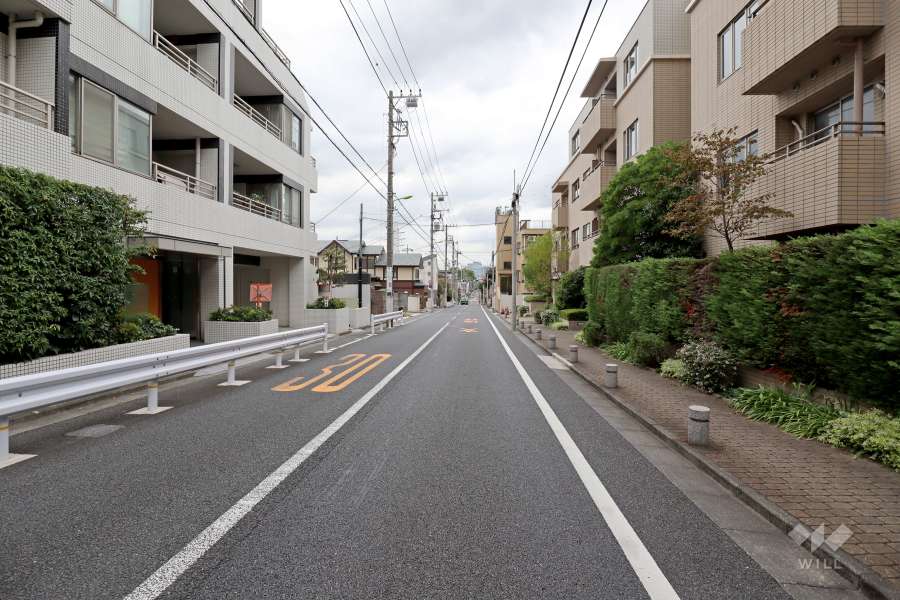 敷地北西側の前面道路
