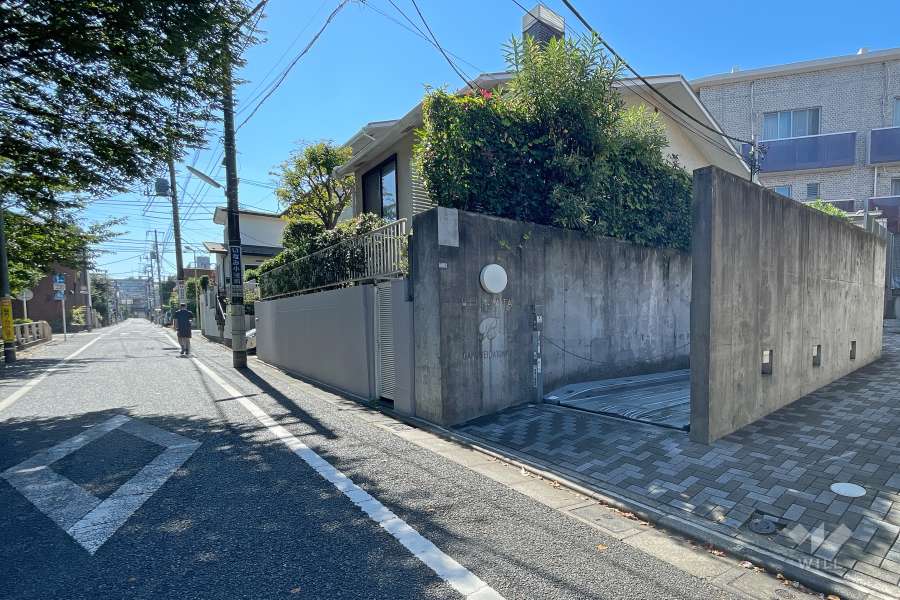 敷地南東側の前面道路　