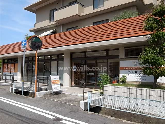 建物1階には店舗が入っています。