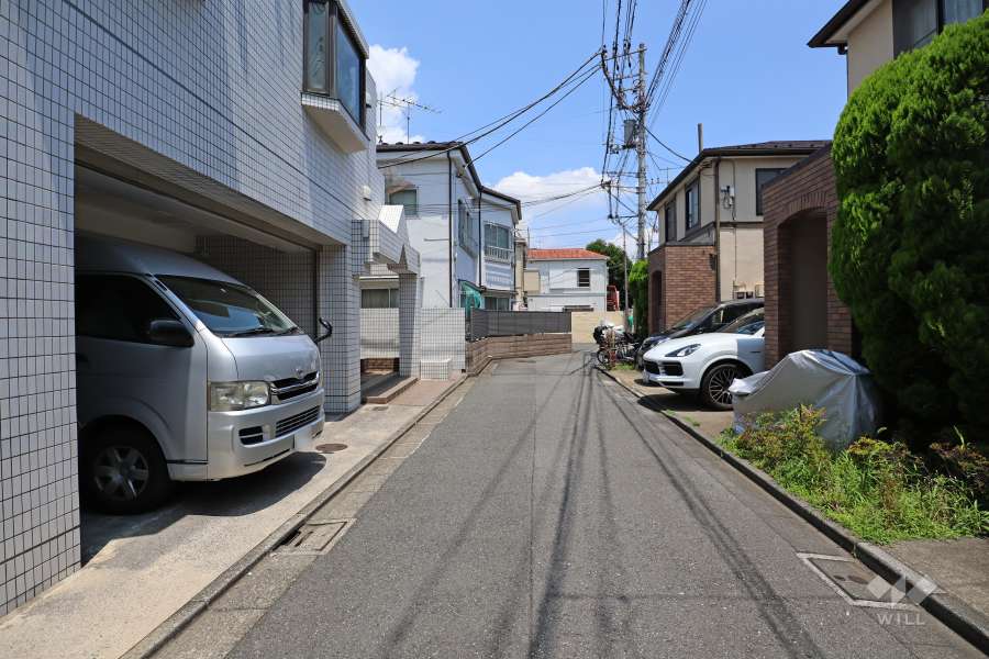 敷地南東側の前面道路