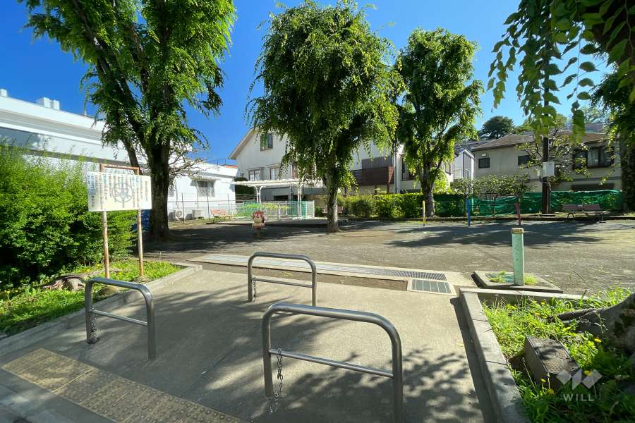 隣接する『野毛西公園』
