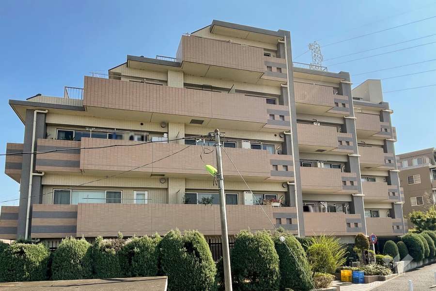 ジェイパークリバージュ二子玉川の外観（西側から）