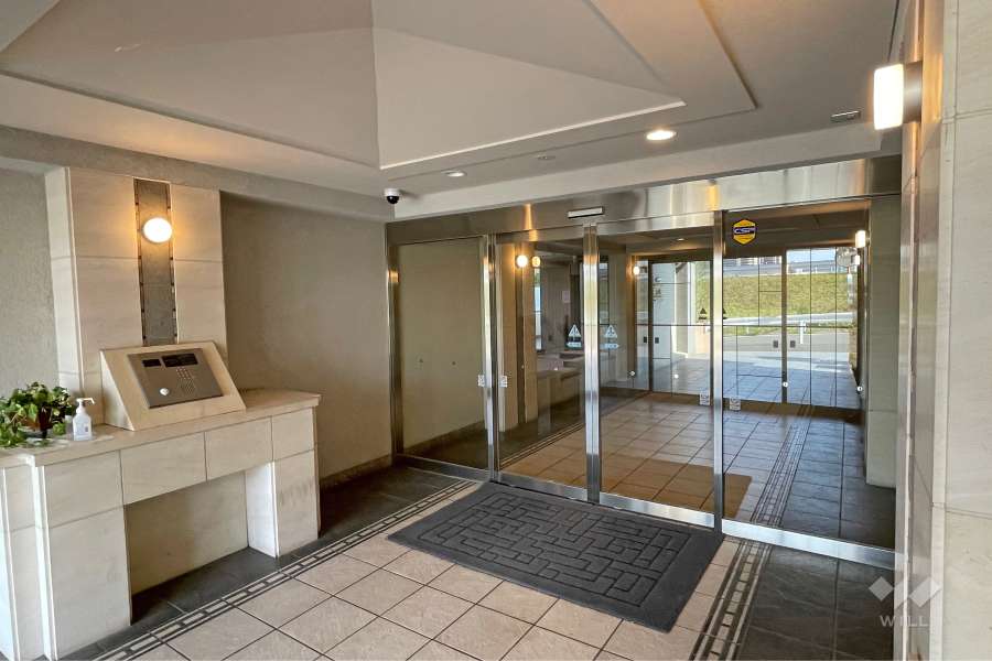 エントランスはオートロック付きです。