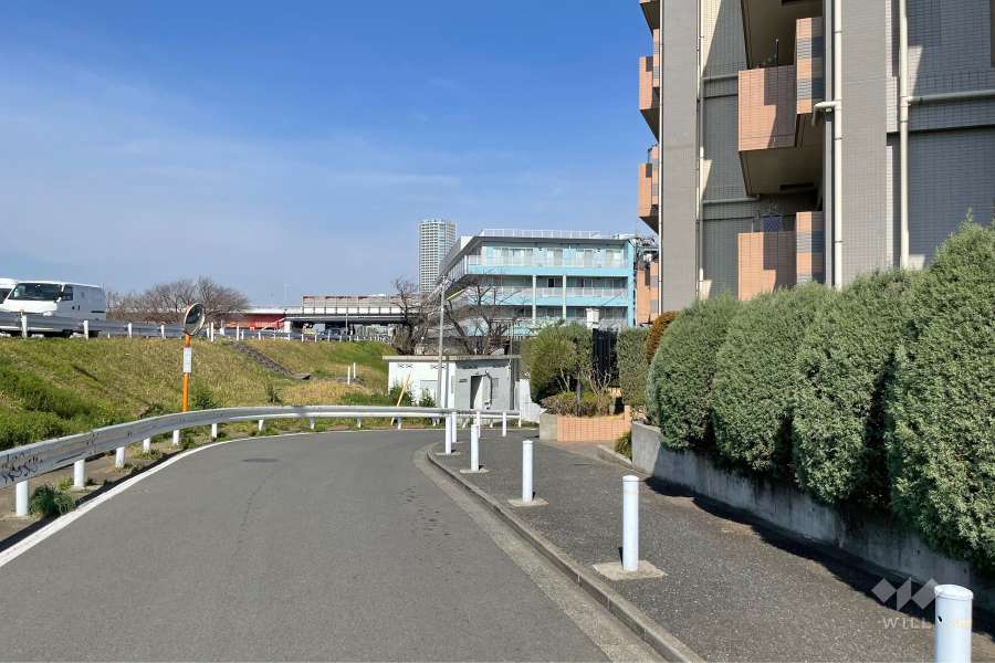 敷地南西側の前面道路