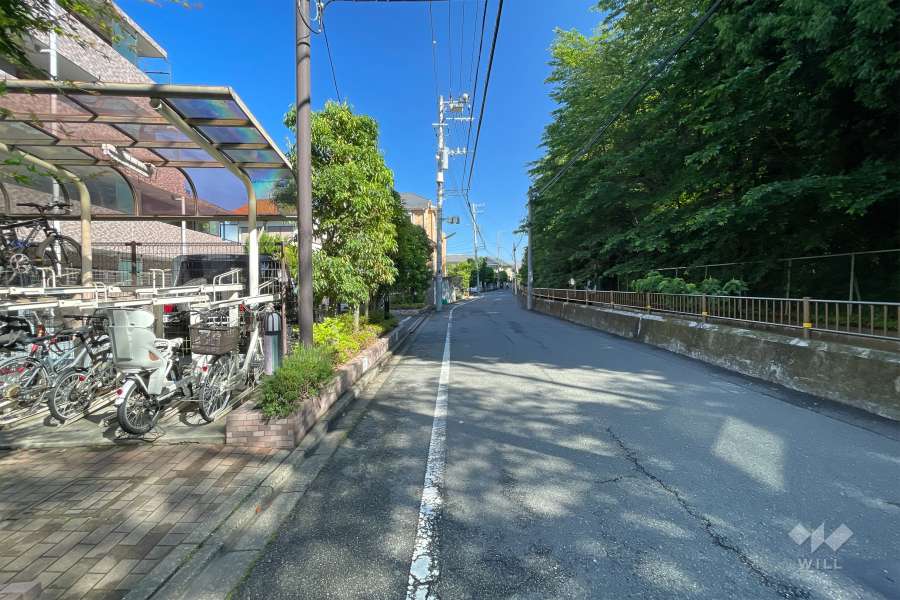 敷地北東側の前面道路