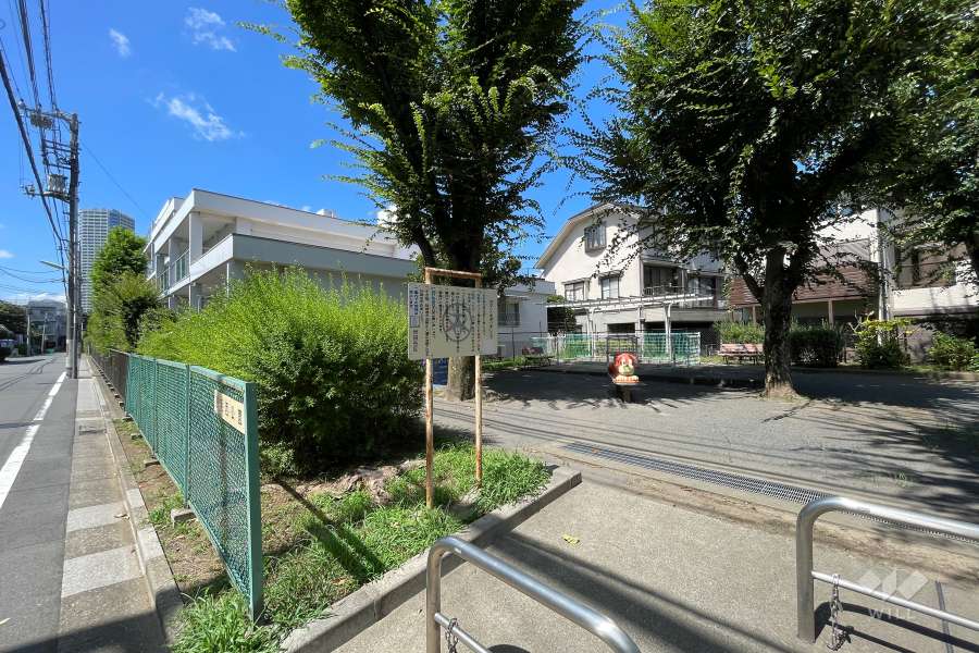 敷地東側に『野毛西公園』が隣接しています。