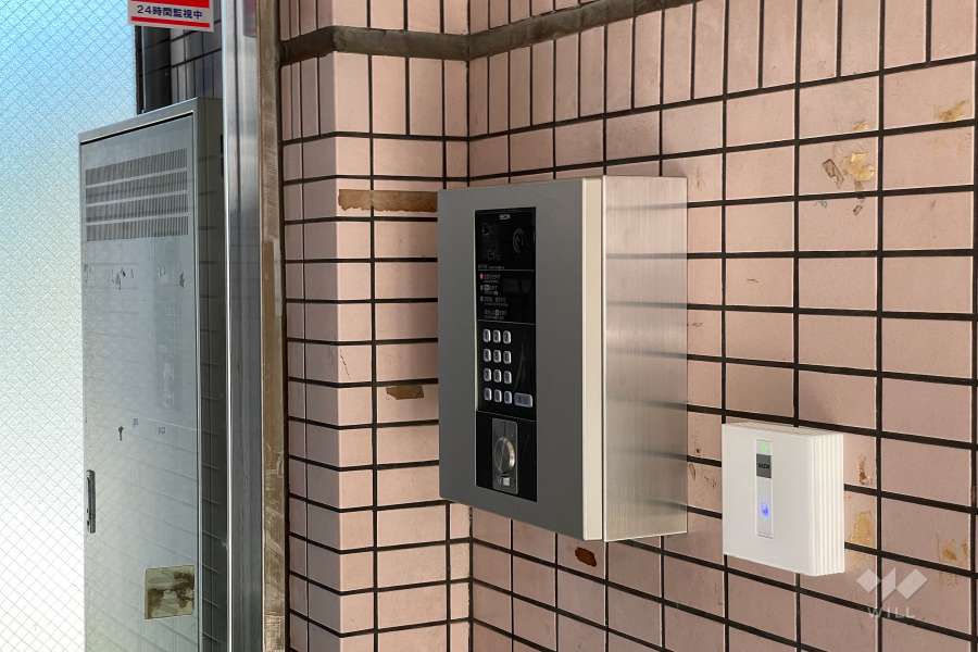 エントランスはオートロック付きです。