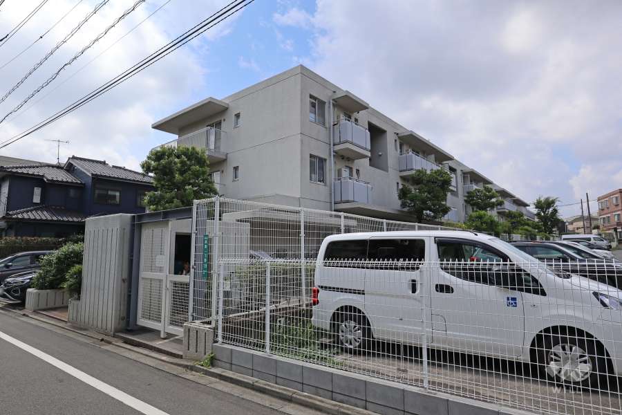 パークハイム用賀一丁目の外観（北東側から）