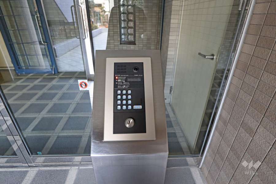 エントランスはオートロック付きです。