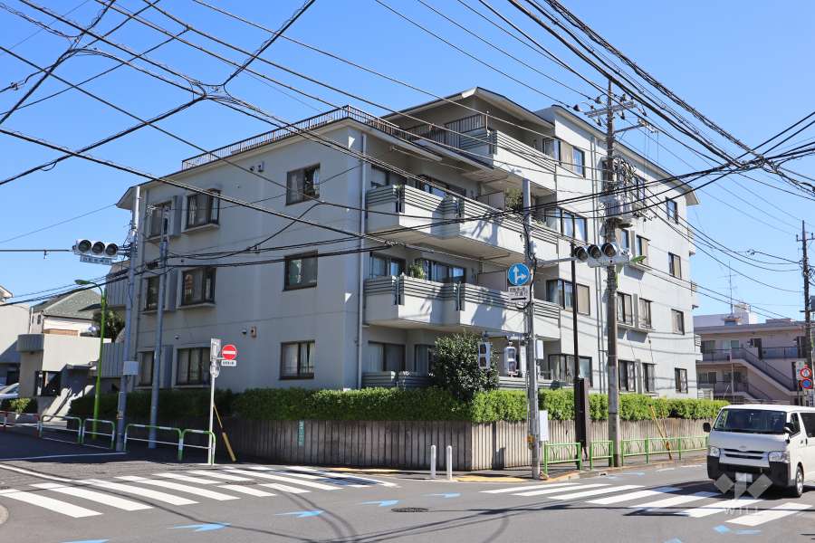 コープ野村用賀の外観西側から)