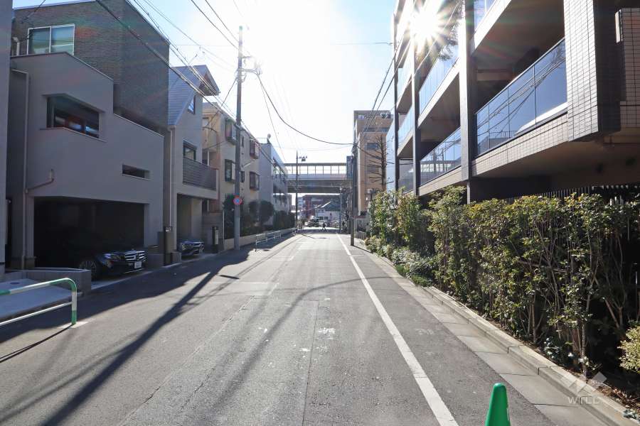 敷地東側の前面道路