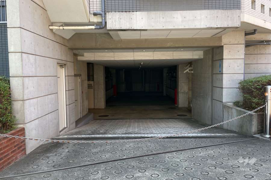 駐車場の出入り口