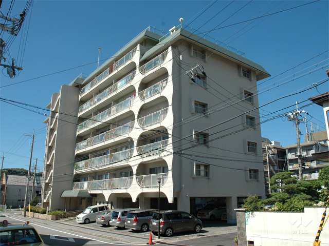 カネボウ夙川台マンションの外観（北東側から）