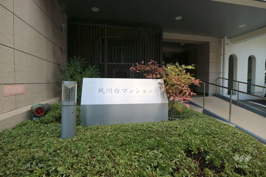 エントランスの銘板