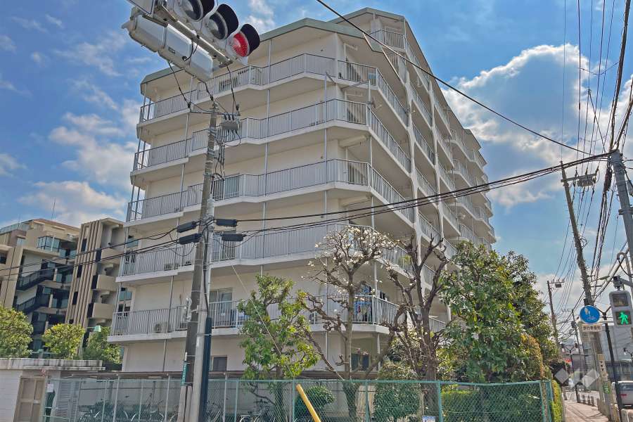 日商岩井用賀マンションの外観（北側から）