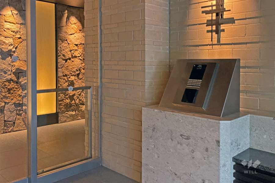 エントランスはオートロック付きです。