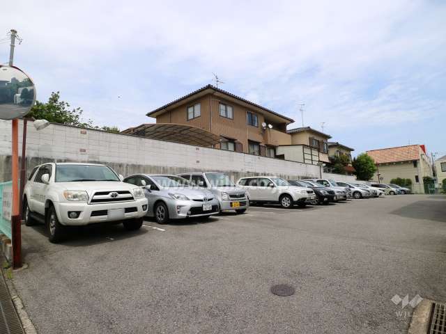敷地内駐車場（屋外平面式）