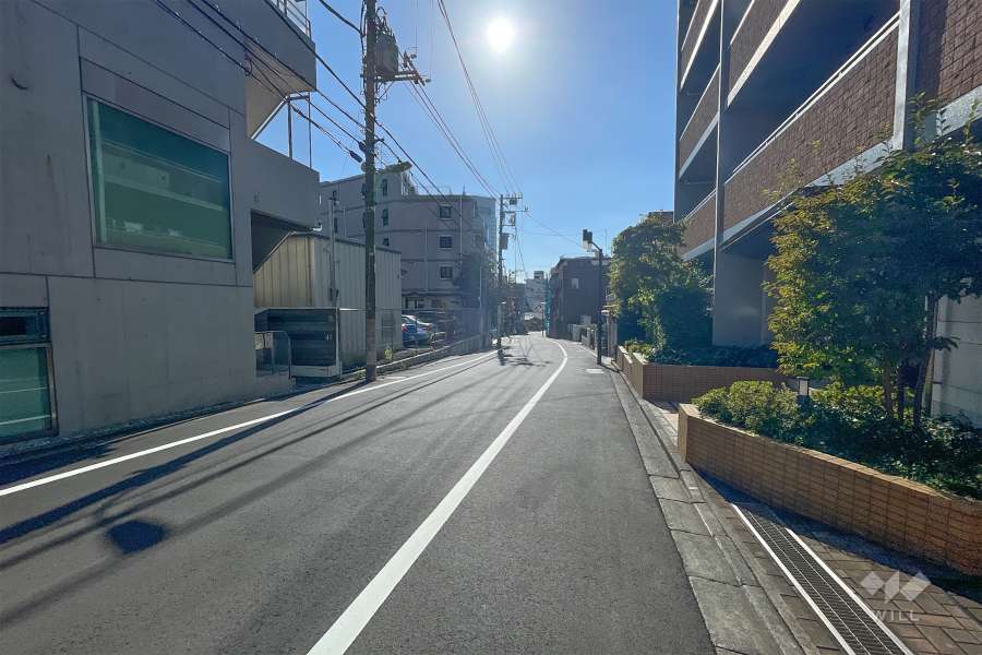 敷地南側の前面道路