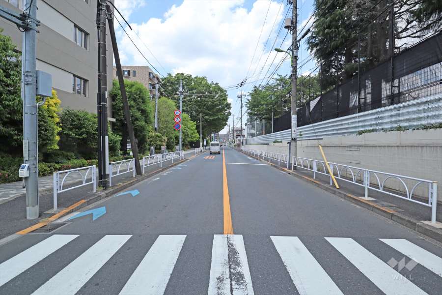敷地北東側の前面道路