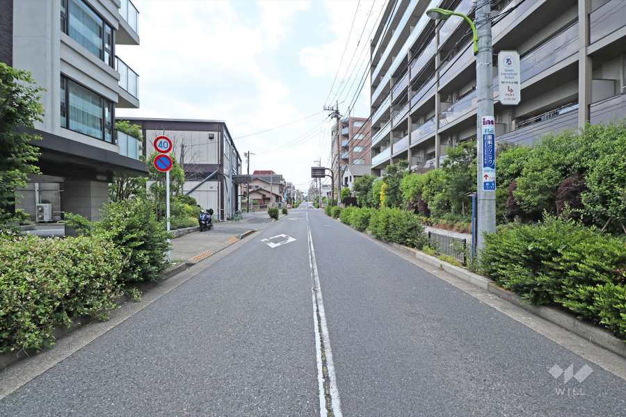 敷地南東側の前面道路