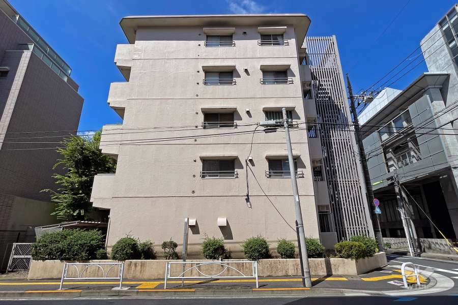 用賀マンションの外観（東側から）