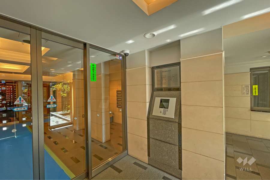 エントランスはオートロック付きです。