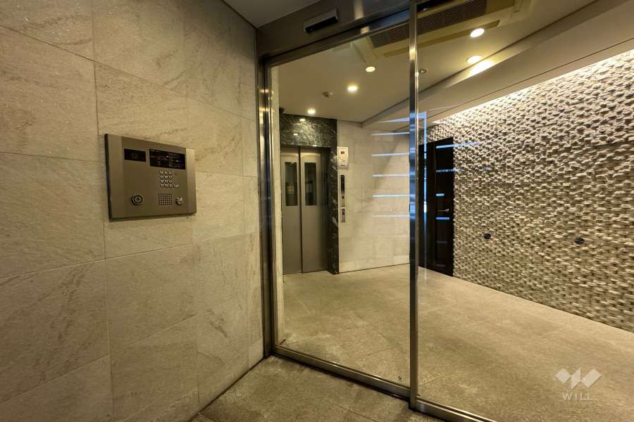 エントランスはオートロック付きです。