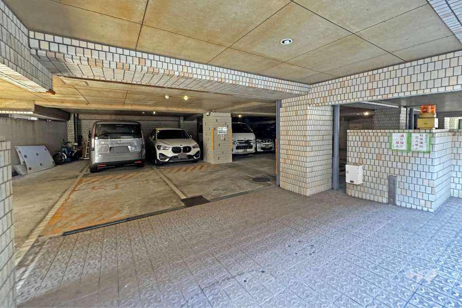 敷地内駐車場（屋内平面式）