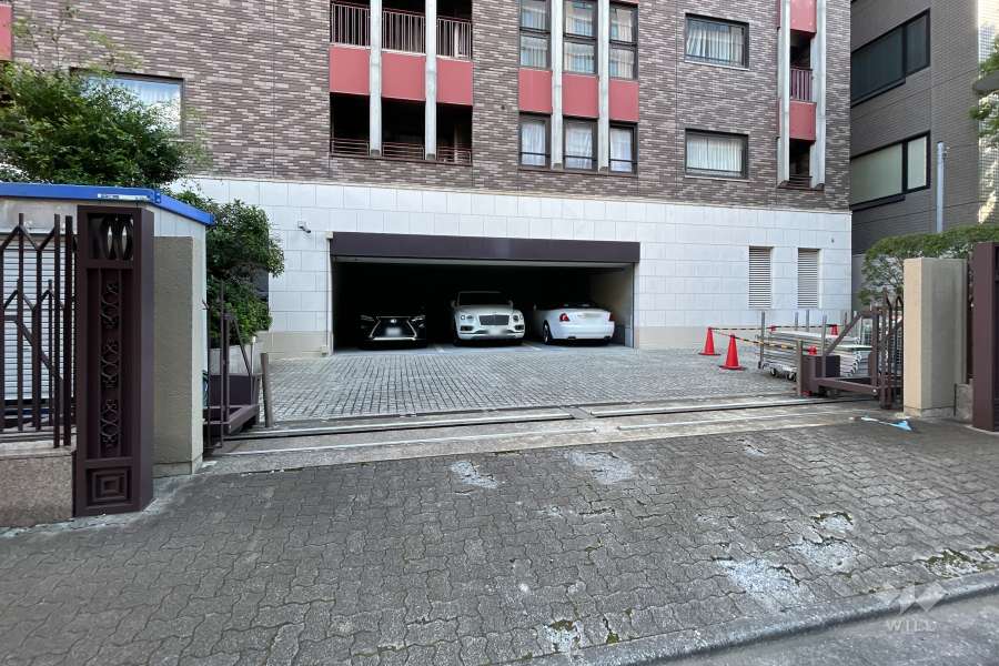 駐車場の出入り口　