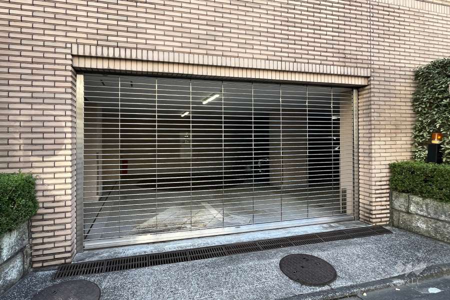 駐車場の出入り口（リングシャッター付き）　