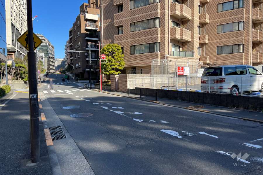 敷地西側の前面道路
