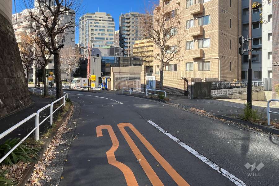 敷地南側の前面道路