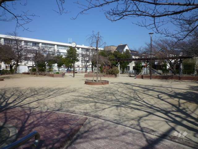 マンション東側の「東鳴尾公園」