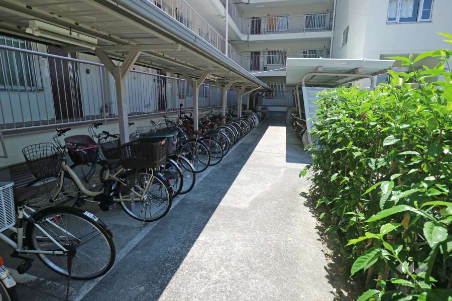 駐輪場（東側）