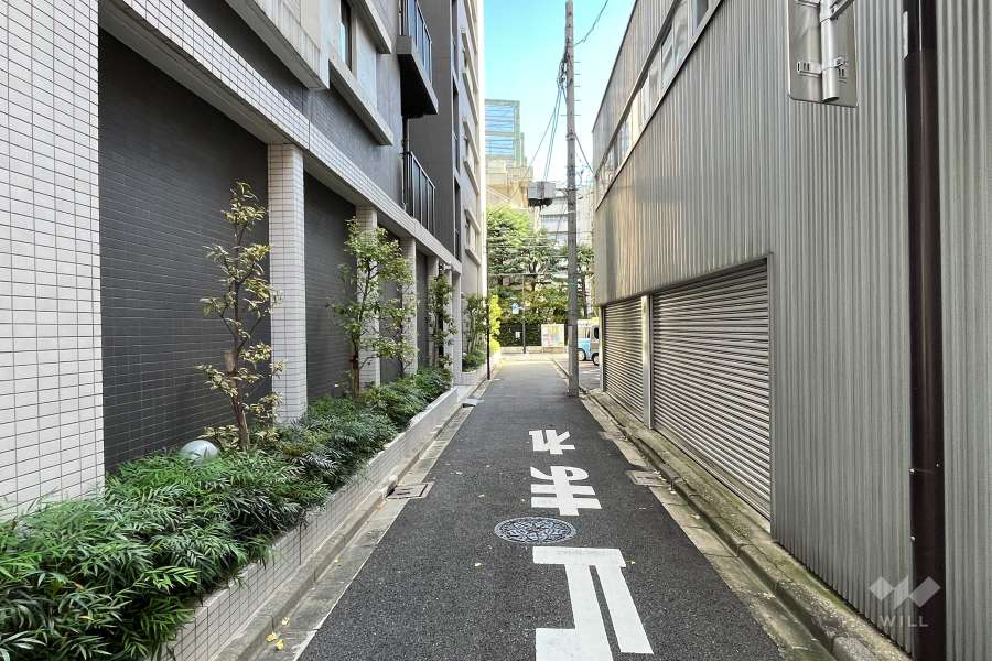 敷地南側の前面道路