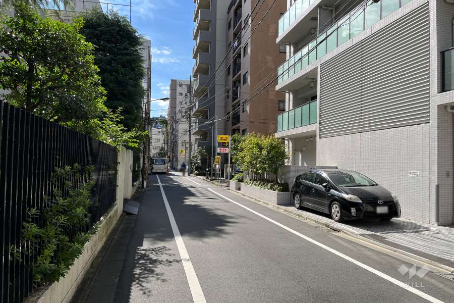 敷地東側の前面道路