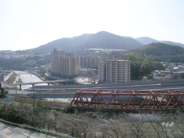 セルヴィオ全体（北側には国道176号線とJR福地山線が走っています）