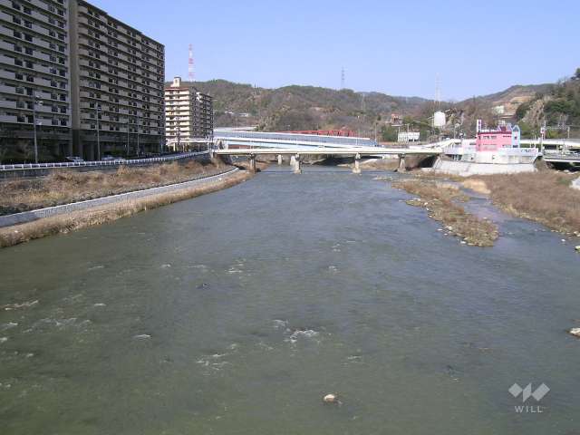 すぐ東側には武庫川が流れています。