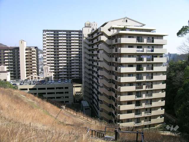 セルヴィオ2番館の外観（西側から）
