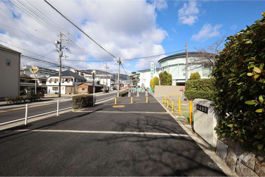 敷地南側の前面道路