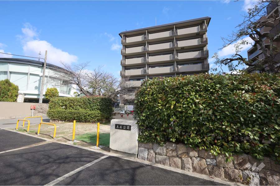サニーハイツ逆瀬川の外観（南側から）