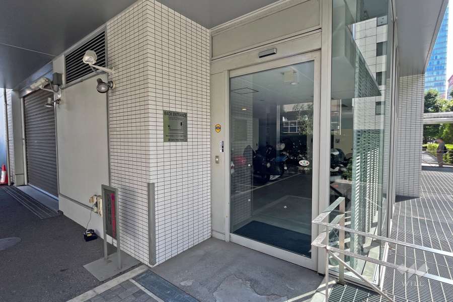 バイク置場出入り口