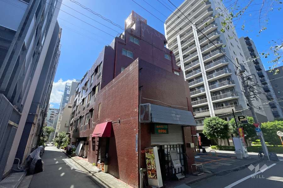 トーア岩本町マンションの外観（東側から）