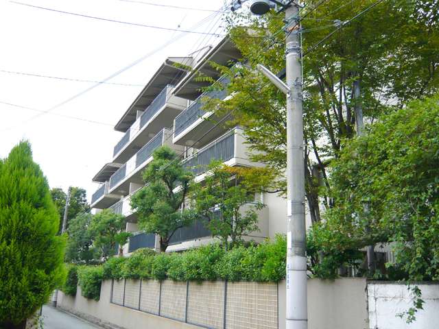 南側は閑静な住宅街です。