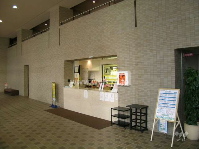 管理棟の受付カウンター