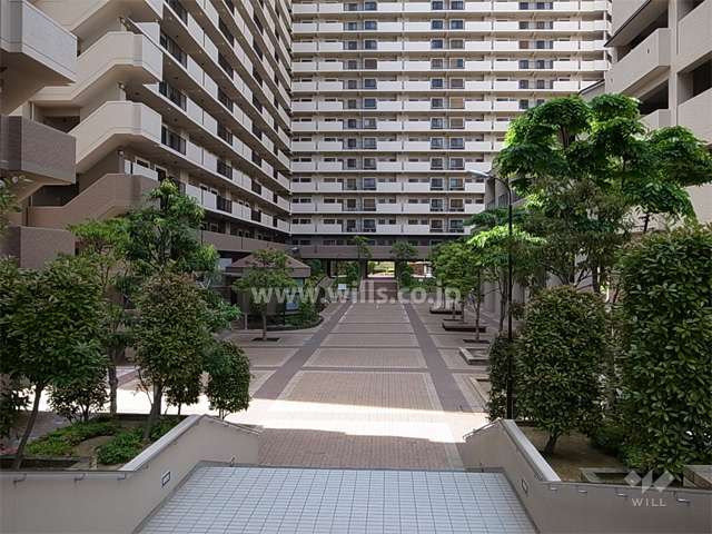 敷地中央にある広場