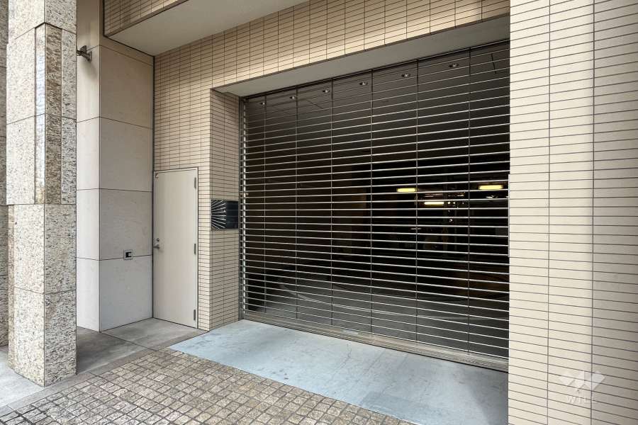 駐車場の出入り口（リングシャッター付き）
