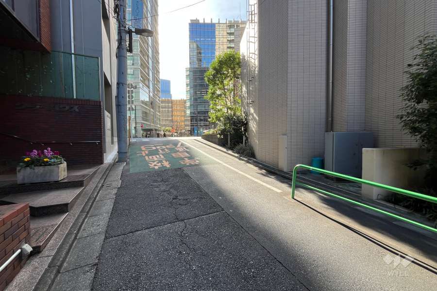 敷地東側の前面道路