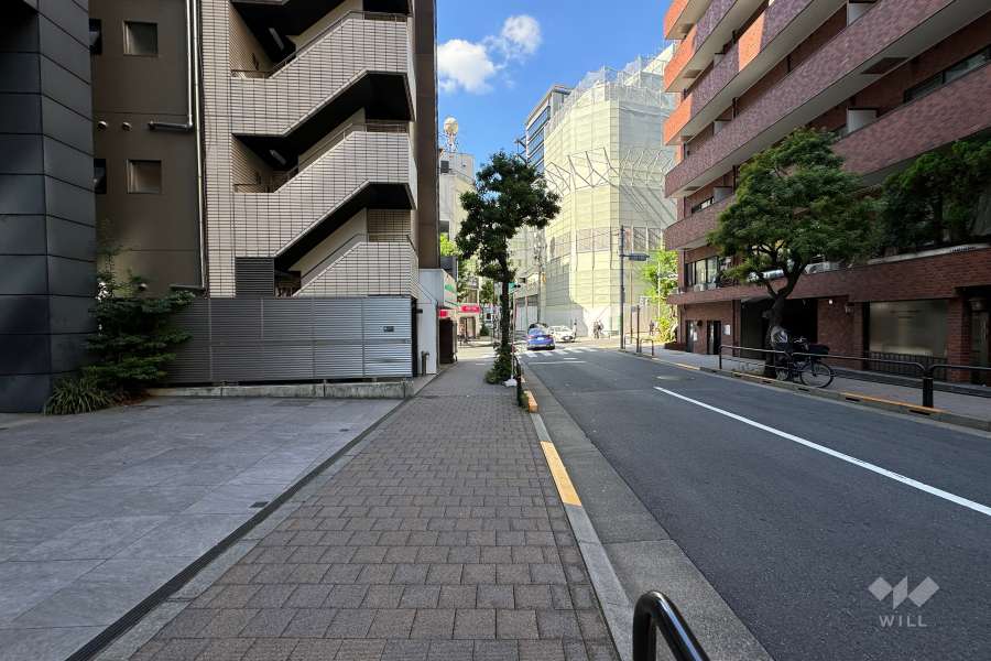 敷地南側の前面道路