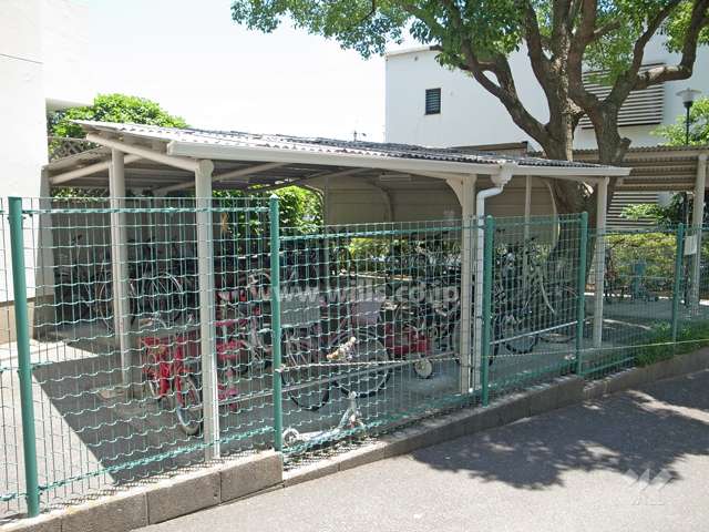 敷地南西側にある駐輪場